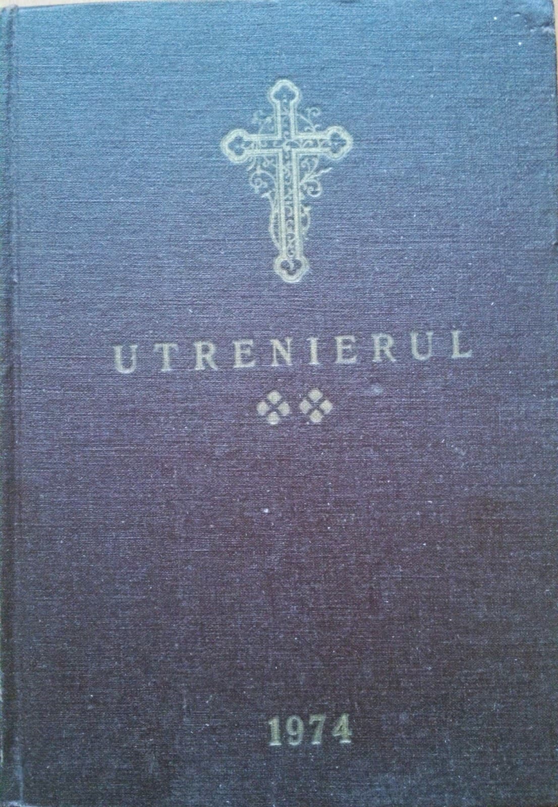 UTRENIERUL SAU CANTARILE UTRENIEI DE DUMINICA PE CELE OPT GLASURI BISERICESTI CU SVETILNE SI DOXOLOGII MARI