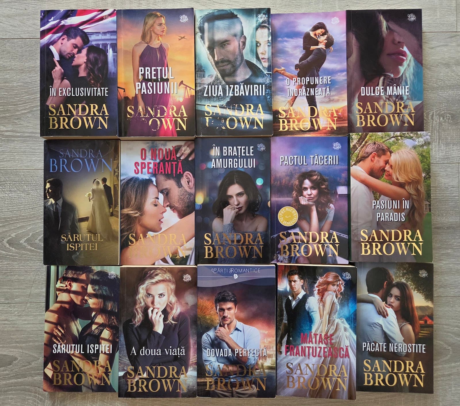 15 volume SANDRA BROWN Colectia Carti Romantice, Lira (Lot 35)
