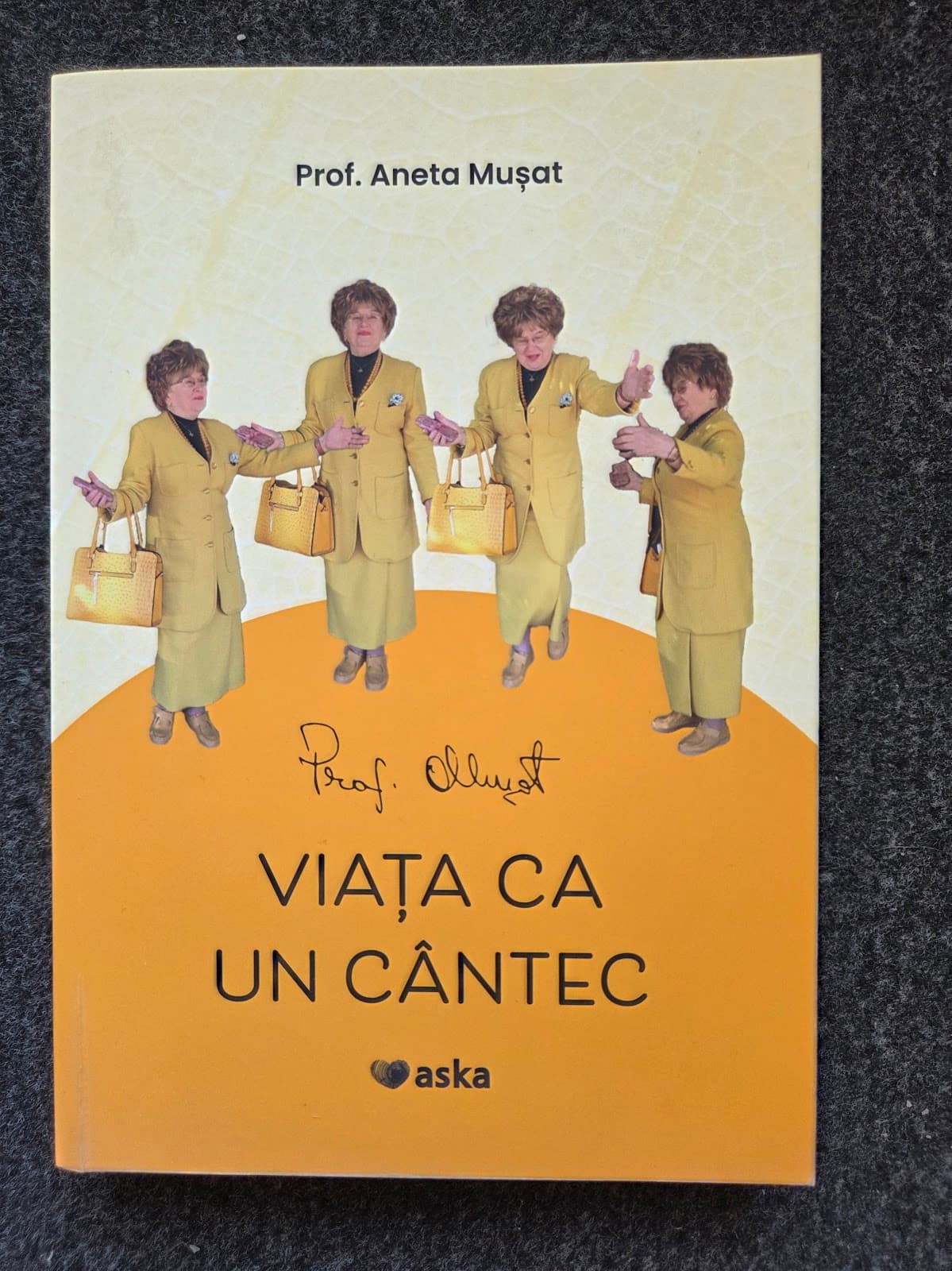 VIATA CA UN CANTEC