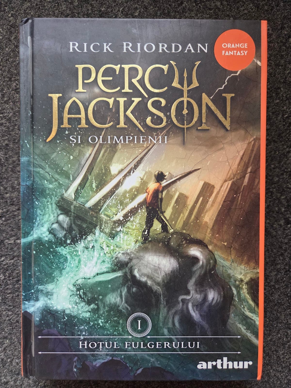 PERCY JACKSON SI OLIMPIENII. Hotul Fulgerului (vol. 1)